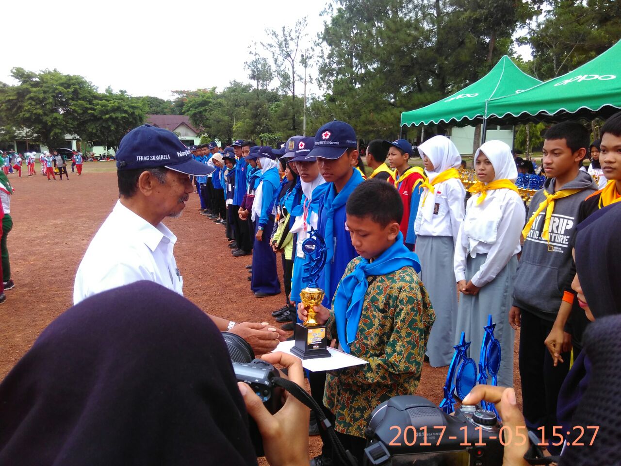 Penyerahan Piala Kegiatan PMR