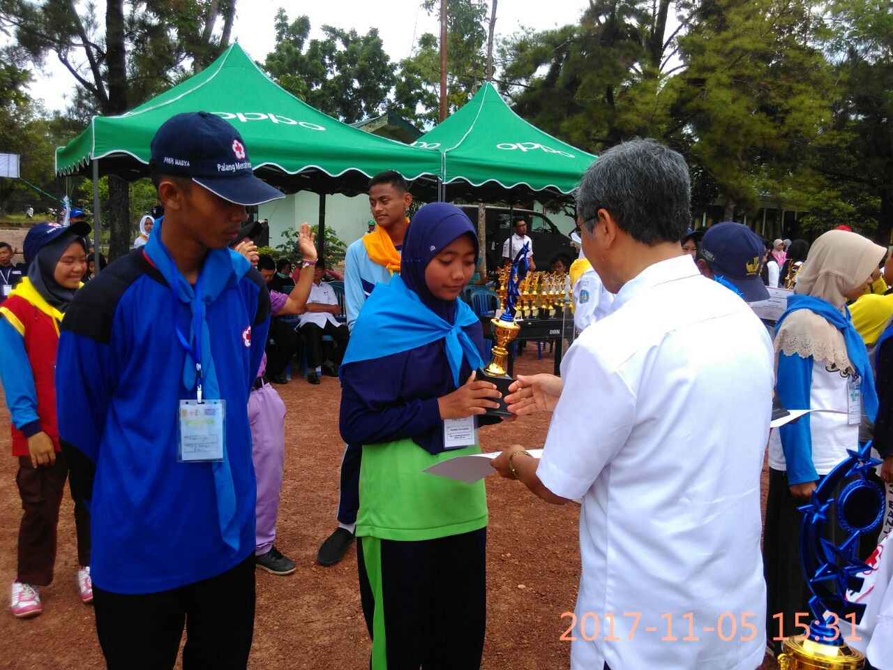 Penyerahan Piala Kegiatan PMR